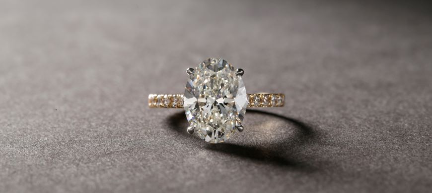 Oval diamond ring