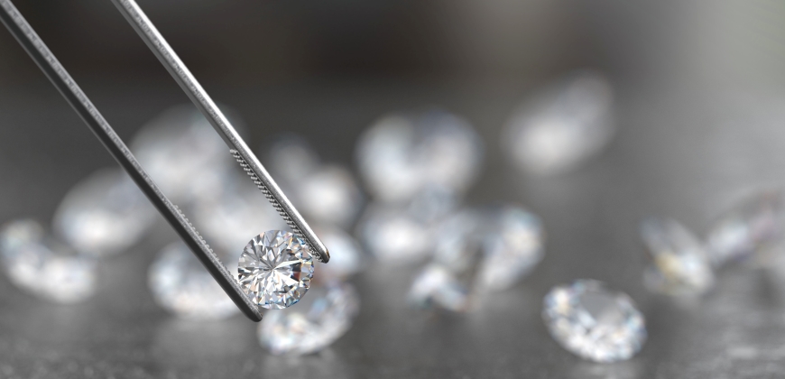 Picture of a diamond in a tweezers