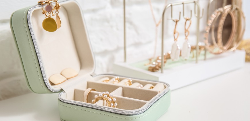 Jewelry box and hangers