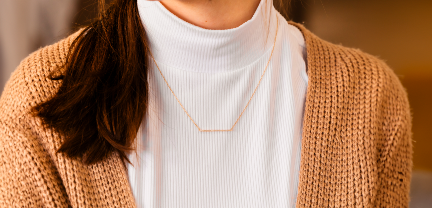 Woman wearing a gold necklace