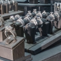 Jewelry on removeable pads