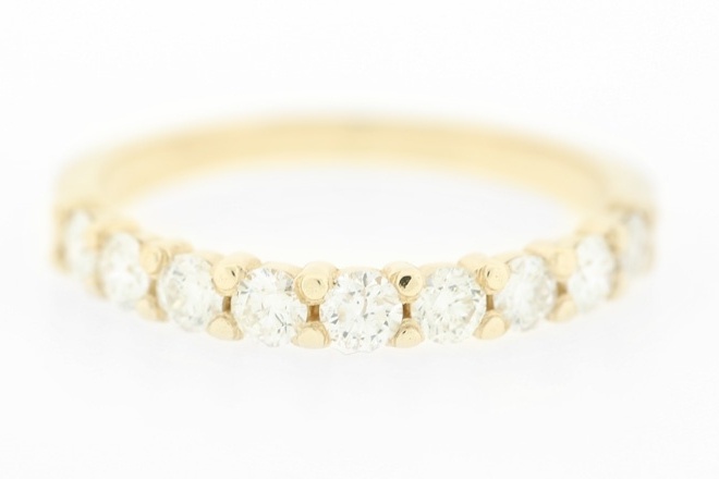 Kelly's new gold and diamond ring