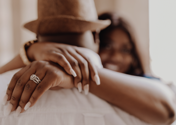 Woman embracing man around neck