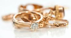 How to Clean Gold Jewelry