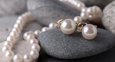 How to clean pearls