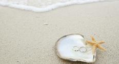 Picture of rings in a shell on the beach
