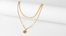 Two gold necklaces 