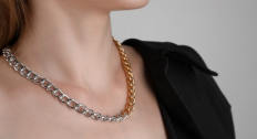A woman wearing a necklace made of silver and gold