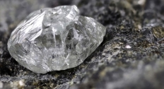 Picture of a raw diamond 