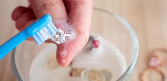 how to clean jewelry